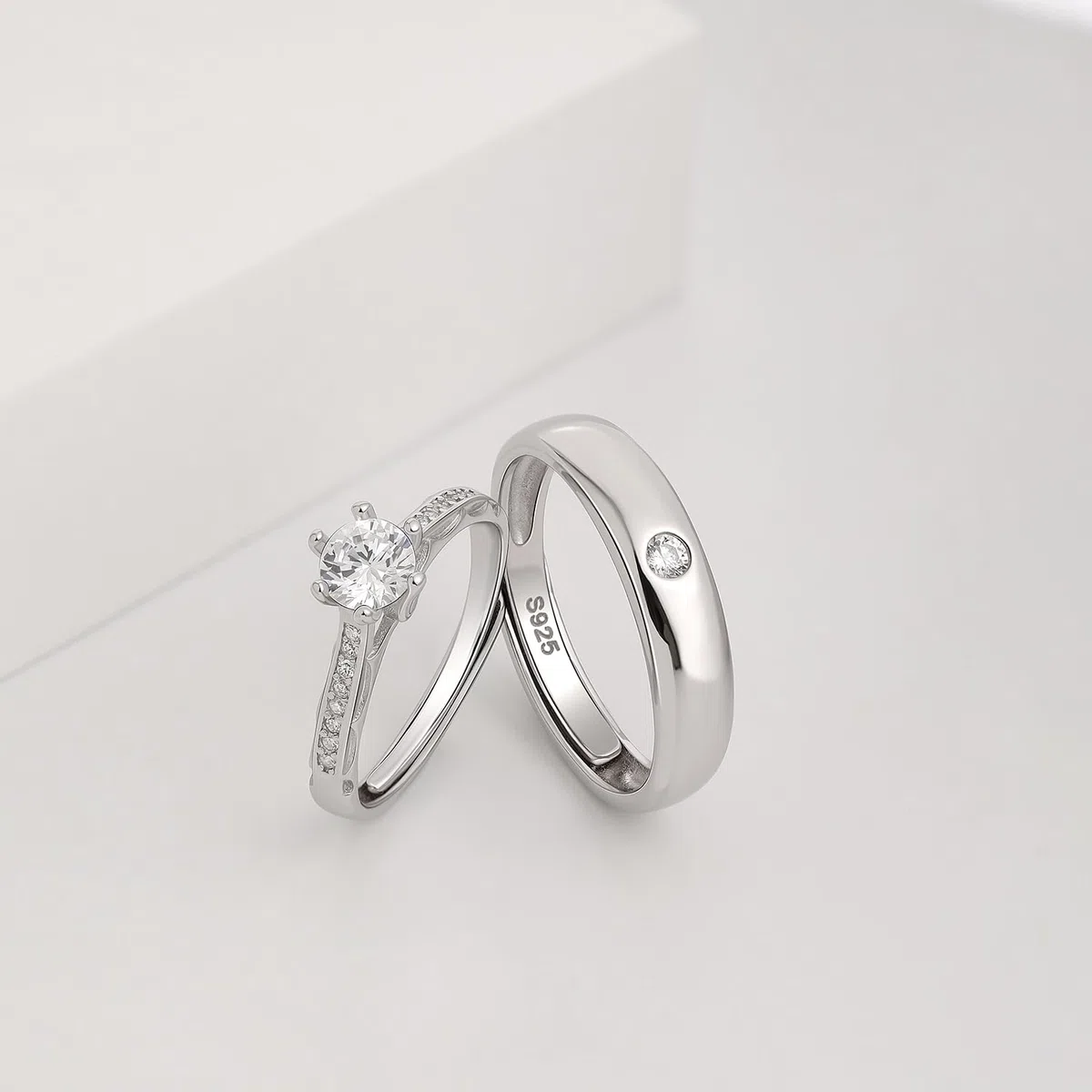 Anelli di Nozze in Argento Meissa per Donna – Anelli di Fidanzamento Regolabili con Pietra CZ da 0,44 ct, Anelli da Coppia Fatti a Mano per Anniversario di Matrimonio, 4.5mm di larghezza