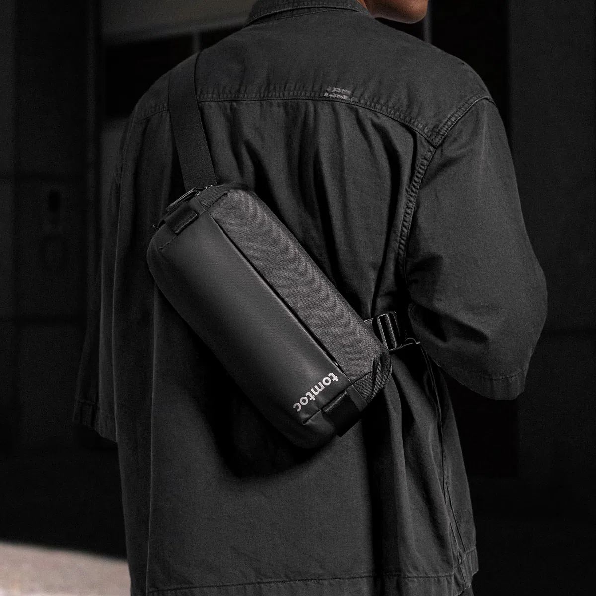 tomtoc EDC Sling Bag, Multifunzione Crossbody Borsa a Spalla Uomo Antifurto Impermeabile, Borsa a Tracolla Leggera per il Lavoro Trasporto Quotidiano, Viaggi, per iPad mini 7, 2025 Nuovi Switch 2