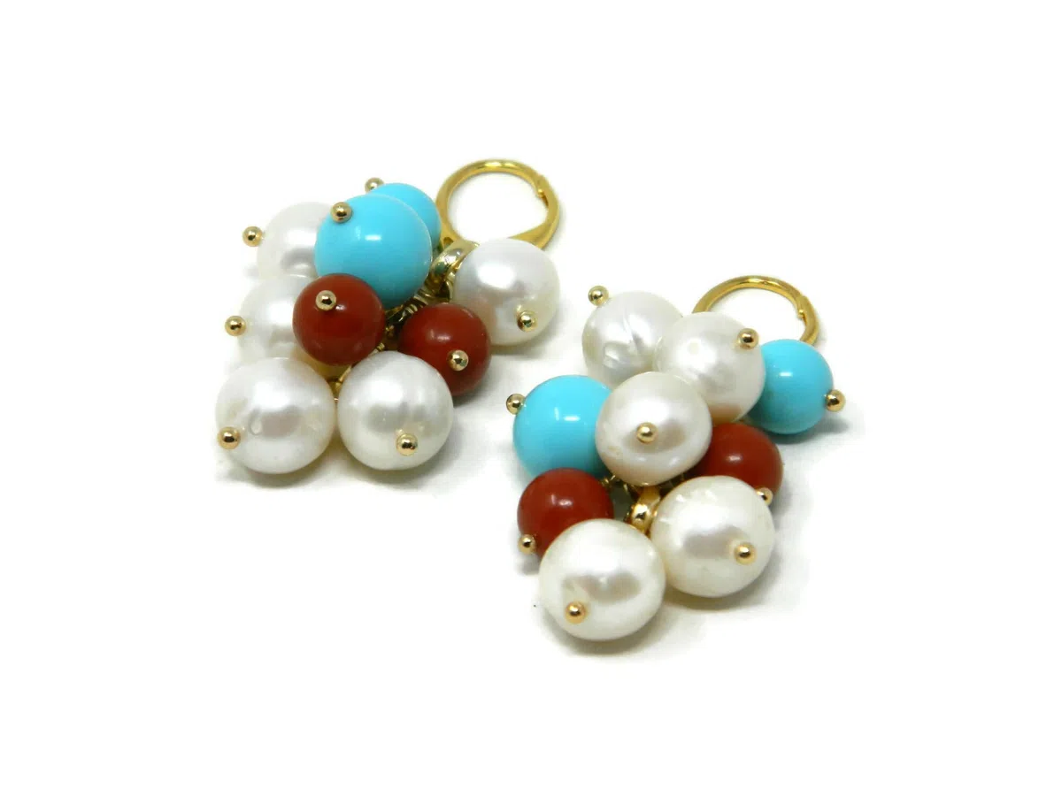 DodiGioielli Orecchini Pendenti a Grappolo con Perle di Fiume, Corallo e Turchese - Lunghezza 5 cm - Chiusura in Argento 925 Placcato Oro - Fatti a Mano in Italia